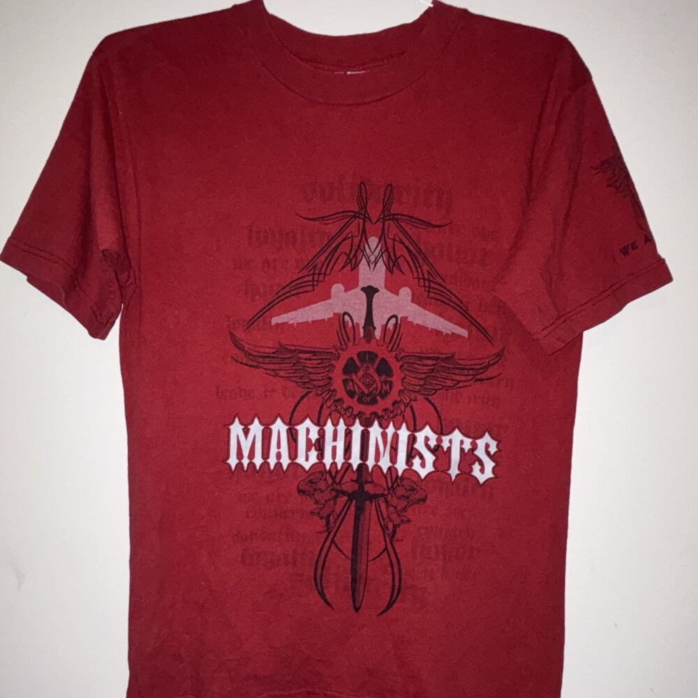 Medium Bayside Red Machinists Graphic T-Shirt Short Sleeve Mans Crewneck WS77